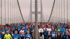 Runners cross the July 15 Martyrs Bridge, known as the Bosphorus Bridge, during the 43st annual Istanbul Marathon, in Istanbul on November 7, 2021. (Photo by Yasin AKGUL / AFP)