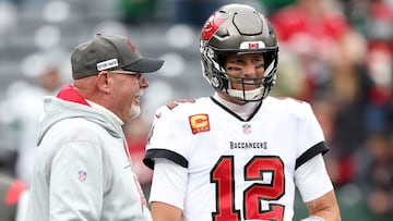 Bruce Arians, head coach de los Bucs, neg&oacute; tener una relaci&oacute;n problem&aacute;tica con Tom Brady y consider&oacute; improbable que el QB regrese a los emparrillados.