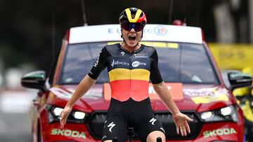 Kopecky celebra su triunfo en la 1? etapa del Tour Femenino.
