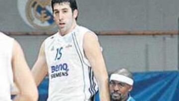 <b>PEQUEÑA AMENAZA. </b>Rogers (1,63 m), el mejor en la ida: 18 puntos.