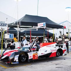 Libres 3: Alonso por detrás del Toyota de 'Pechito' López