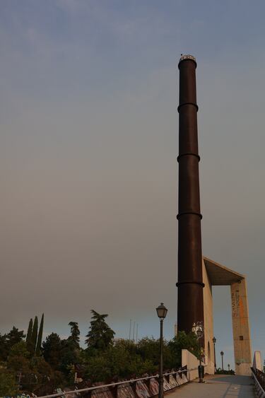 El foco del fuego se sitúa en Méntrida, y su humo ha alcanzado buena parte de la capital.