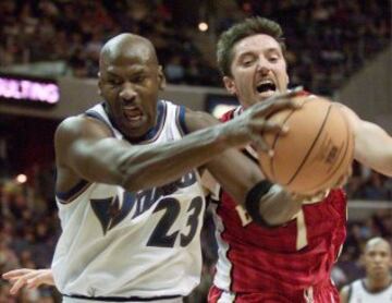 Despus de su segunda retirada regres fichando por Washington Wizards. Estuvo entre 2001 y 2003.