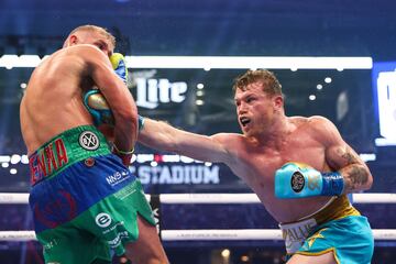 Así se vivio en fotos el combate entre Canelo Álvarez y Saunders