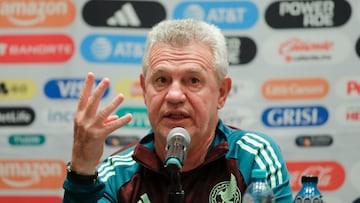 MEX5557. CIUDAD DE MÉXICO (MÉXICO), 13/10/2025.- El entrenador de la selección mexicana de fútbol, Javier Aguirre, habla durante una conferencia de prensa este lunes, en la ciudad de Guadalajara (México). Aguirre afirmó que Ecuador, al que se medirán este martes en partido amistoso, llevará al límite a su equipo luego de la gran eliminatoria que tuvo. EFE/ Francisco Guasco