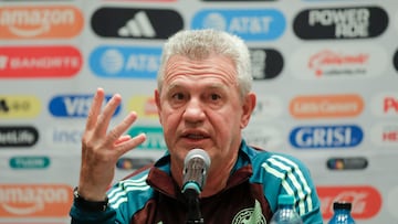 MEX5557. CIUDAD DE MÉXICO (MÉXICO), 13/10/2025.- El entrenador de la selección mexicana de fútbol, Javier Aguirre, habla durante una conferencia de prensa este lunes, en la ciudad de Guadalajara (México). Aguirre afirmó que Ecuador, al que se medirán este martes en partido amistoso, llevará al límite a su equipo luego de la gran eliminatoria que tuvo. EFE/ Francisco Guasco