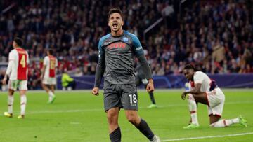 AMSTERDAM, NETHERLANDS - OCTOBER 4: Giovanni Simeone of SSC Napoli celebrates 1-6 during the UEFA Champions League match between Ajax v Napoli at the Johan Cruijff Arena on October 4, 2022 in Amsterdam Netherlands (Photo by Rico Brouwer/Soccrates/Getty Images)