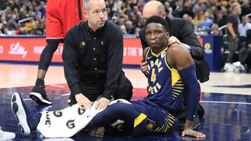 INDIANAPOLIS, INDIANA - JANUARY 23: Victor Oladipo #4 of the Indiana Pacers is attended to by medical staff after being injured in the second quarter of the game against the Toronto Raptors at Bankers Life Fieldhouse on January 23, 2019 in Indianapolis, Indiana.   Andy Lyons/Getty Images/AFP
 == FOR NEWSPAPERS, INTERNET, TELCOS &amp; TELEVISION USE ONLY ==