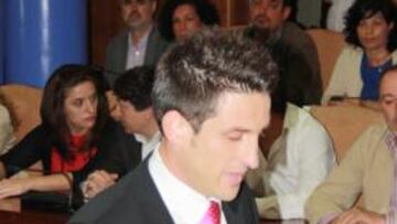 Toñín, tomando posesión ayer.