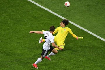 Momento en el que Leon Goretzka aniquila a Guillermo Ochoa.