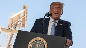 FILE PHOTO: U.S. President Donald Trump delivers a speech during a tour of the Double Eagle Energy Oil Rig in Midland, Texas, U.S., July 29, 2020. REUTERS/Carlos Barria/File Photo