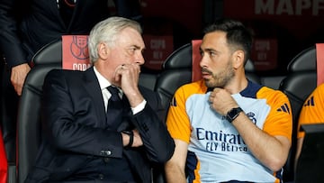 Carlo Ancelotti y su hijo Davide, en un partido con el Real Madrid.