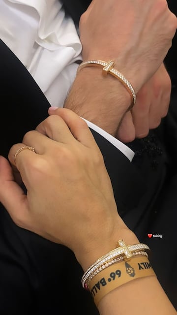 Benzema y Jordan Ozuna lucen la misma pulsera.
