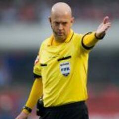 Conmebol definió los árbitros que dirigirán duelos de la Roja