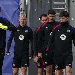 El Barça escenifica el órdago: Olmo viaja a Arabia