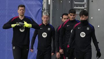 Dani Olmo y Pau Víctor, con compañeros en un entrenamiento.