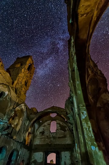 Este lugar es uno de los pueblos fantasma más famosos de España. Es tristemente conocido porque fue arrasado en 1937 en una batalla durante la Guerra Civil española y nunca se reconstruyó porque valía más como símbolo. 