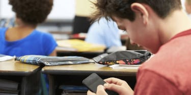 Francia prohibe los smartphones en las escuelas