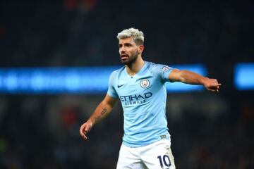 En la actualidad está con el Manchester City convirti´rndose en uno de los referentes del equipo desde su llegada en 2011. Con los 'Citizens' ya ganó tres Premier League.