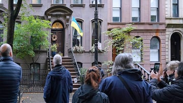 New York, NY - October 24, 2022: fans flock to the home of the fictitious TV character Carrie Bradshaw of Sex and the City, in the West Village of Manhattan