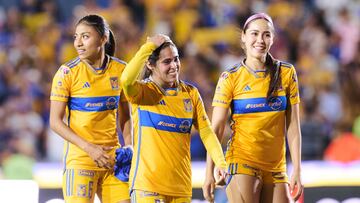 Jugadoras de Tigres Femenil después del partido de las Semifinales contra Rayadas.
