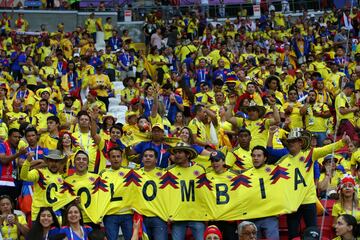 Los aficionados colombianos muestran su apoyo a la selección vistiendo de los colores de su bandera.