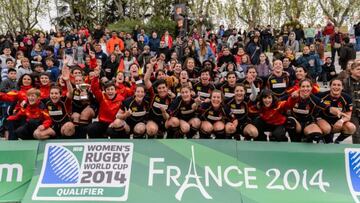 Las Leonas celebran su clasificaci&oacute;n para el Mundial de Rugby de Francia 2014.