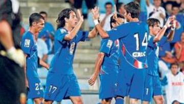 <b>CONVENCIÓ. </b>Parejo festeja con Manu del Moral el primer tanto del Getafe en su partido de presentación ante el Zaragoza.