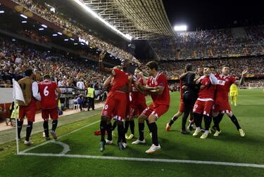 El 1 de mayo de 2014, una de las decepciones más grandes del Valencia en las últimas décadas. Tras haber remontado la eliminatoria semifinal con tres goles de Feghouli, Jonas y Mathieu, Mbia, en el 95’, metía al Sevilla en la final de Turín.