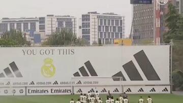 Justo antes del entreno Xabi tuvo un abrazo y una charla con un jugador: muy significativo