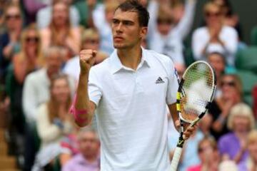 4. Jerzy Janowicz es cuarto. Mide 2,01 metros.