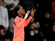 Barcelona kept their lead at the top of LaLiga with a win over Elche.