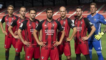 Los héroes del ascenso (Sergio, Odei, Matheus, Kijera, Guridi, Rey y Limones) confían en la clasificación; hoy jugará la mayoría.