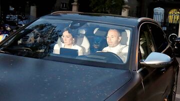 Iniesta, su mujer, ¿y Batman? en la cena del Barcelona