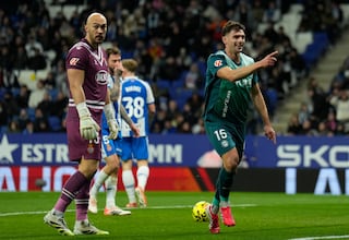 Boyé aleja al Alavés del incendio y apaga la llama del Espanyol