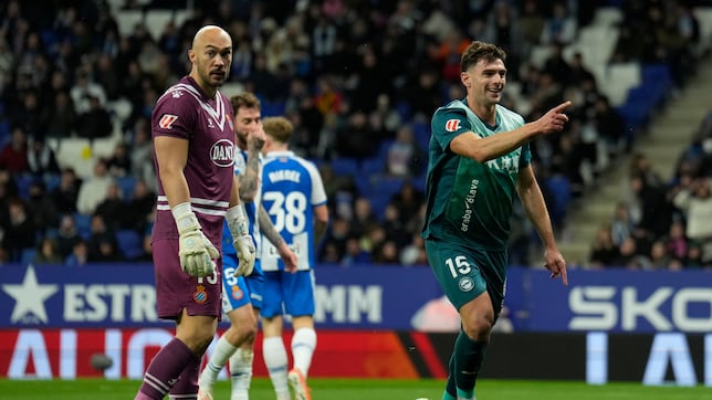 Boyé aleja al Alavés del incendio y apaga la llama del Espanyol