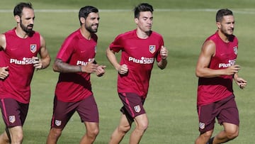 Juanfran, Augusto, Gaitán y Koke haciendo carrera continua en San Rafael.