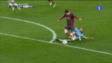 El City reclama que el penalti es fuera y que hubo falta previa