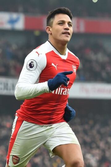 Arsenal's Chilean striker Alexis Sanchez celebrates after scoring their second goal from the penalty spot during the English Premier League football match between Arsenal and Hull City at the Emirates Stadium in London on February 11, 2017. 
Arsenal won the game 2-0. / AFP PHOTO / Glyn KIRK / RESTRICTED TO EDITORIAL USE. No use with unauthorized audio, video, data, fixture lists, club/league logos or 'live' services. Online in-match use limited to 75 images, no video emulation. No use in betting, games or single club/league/player publications.  / 