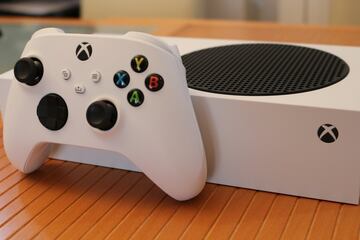 Xbox Series S en todo su esplendor: consola y mando al detalle
