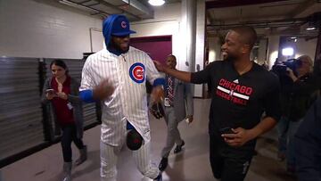 LeBron apareció vestido de los Cubs: Wade le hizo bromas