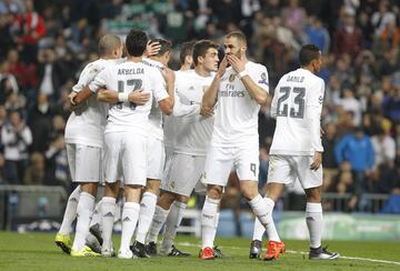 El Real Madrid pasó por encima del Malmoe con una exhibición goleadora de Cristiano Ronaldo (4 goles) y Benzema (3), Kovacic hizo el otro.
Rafa Benítez repitió goleada en el banquillo y también hubo un jugador en ambas goleadas, Álvaro Arbeloa.