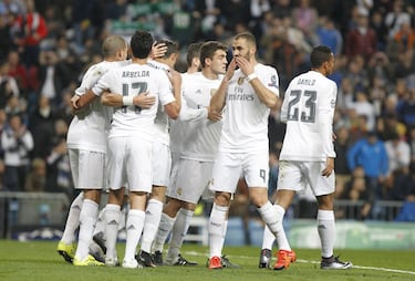 El Real Madrid pasó por encima del Malmoe con una exhibición goleadora de Cristiano Ronaldo (4 goles) y Benzema (3), Kovacic hizo el otro.
Rafa Benítez repitió goleada en el banquillo y también hubo un jugador en ambas goleadas, Álvaro Arbeloa.