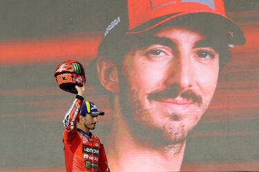 Francesco Bagnaia celebra el tercer puesto. 