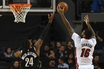 Brooklyn Nets' Rondae Holli-Jefferson (L) vies for the ball with Miami Heat's James Johnson, during an NBA Global Games match at the Mexico City Arena, on December 9, 2017, in Mexico City. / AFP PHOTO / PEDRO PARDO