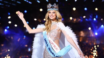 Ella es la ganadora del título de Miss Mundo 2024. Krystyna Pyszková, originaria de la República Checa. Con 24 años de edad y una estatura de 180 cm, es políglota,(inglés, polaco, eslovaco y alemán). Se destaca voluntaria y modelo internacional. Cuenta con estudios en Derecho y Administración de Empresas.