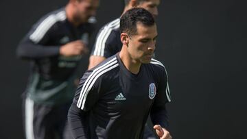 El defensa de 39 años y quien podrá disputar su quinta Copa del Mundo en Rusia, fue el único jugador con este detalle en la ropa de entrenamiento.