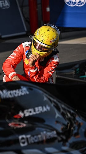 El siete veces campeón revisa el carro de su ex equipo