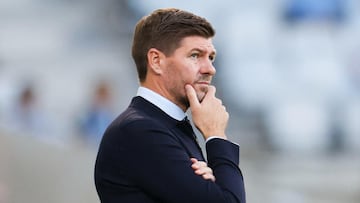 Steven Gerrard reclama sus regalos navideños a la directiva de Al Ettifaq en Arabia Saudita