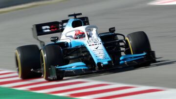 FILE PHOTO: Formula One F1 - Pre Season Testing - Circuit de Barcelona-Catalunya, Barcelona, Spain - February 27, 2019 Williams' Robert Kubica during testing REUTERS/Albert Gea/File Photo